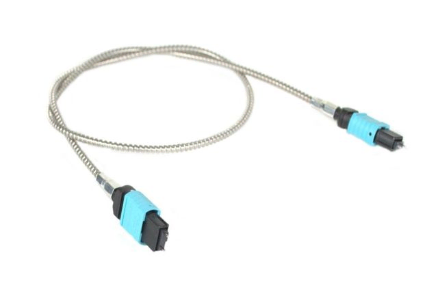 MPO MTP armerad kabel med rostfri tub som skyddar mot mekanisk påfrestning i hård miljö. F-rack Systems
