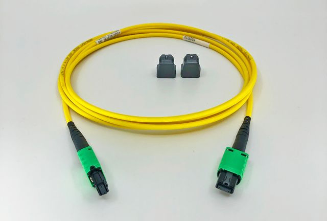 MTP PRO APC OS2 gul kabel. F-rack Systems