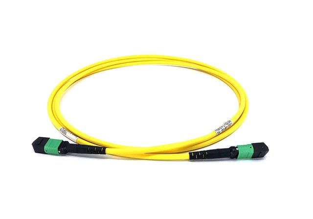 MTP Elite APC 12 fiber OS2 gul kabel. F-rack Systems
