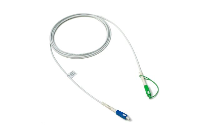 SC/UPC - SC/APC Simplex singlemode med armerad vit kabel. F-rack Systems AB